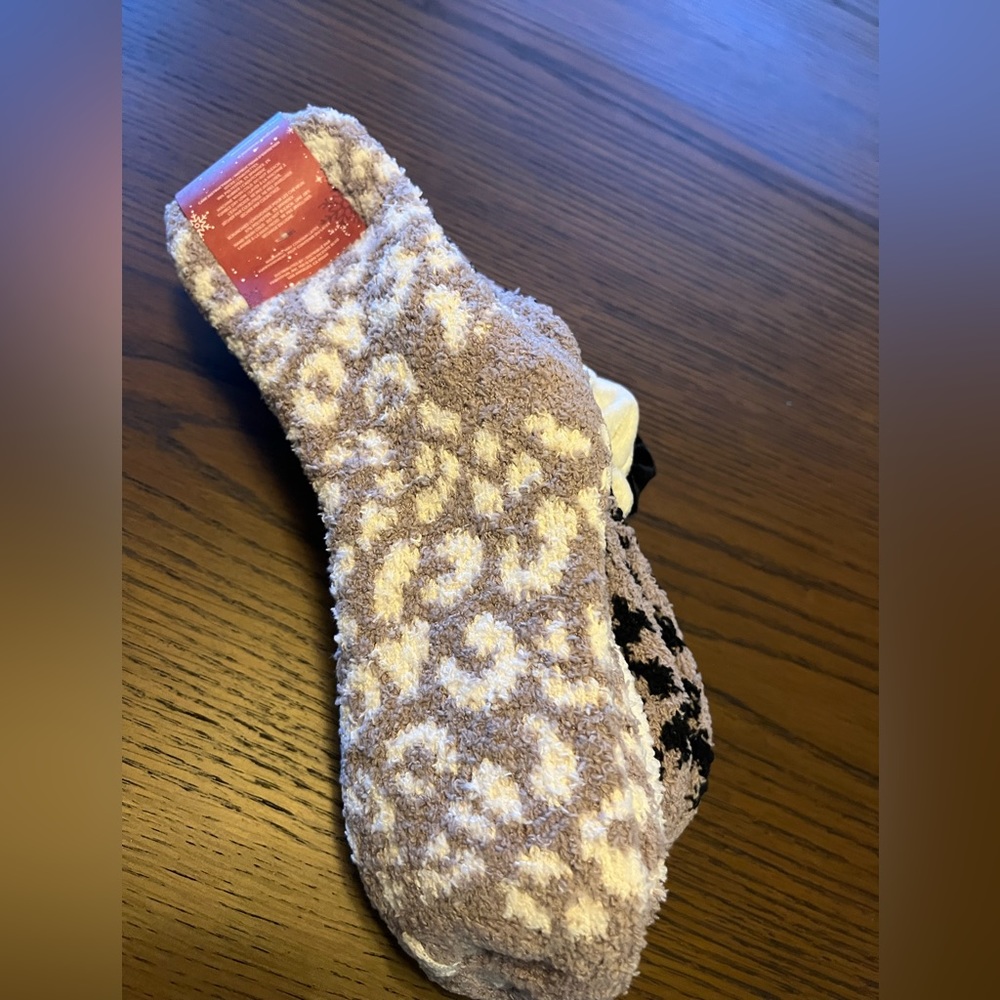 NWT Summer & Rose Sock and Scrunchie Set